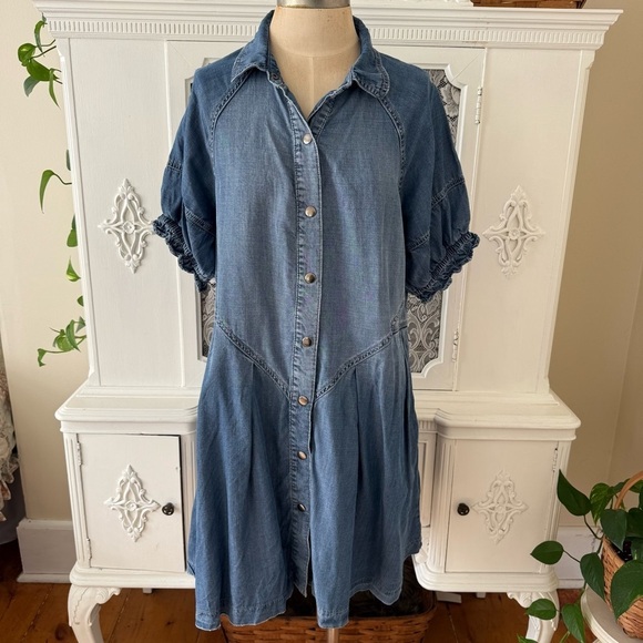 Oli & Hali Dresses & Skirts - Oli & Hali Bubble Sleeve Tencel
Chambray Denim Mini Shirt Dress